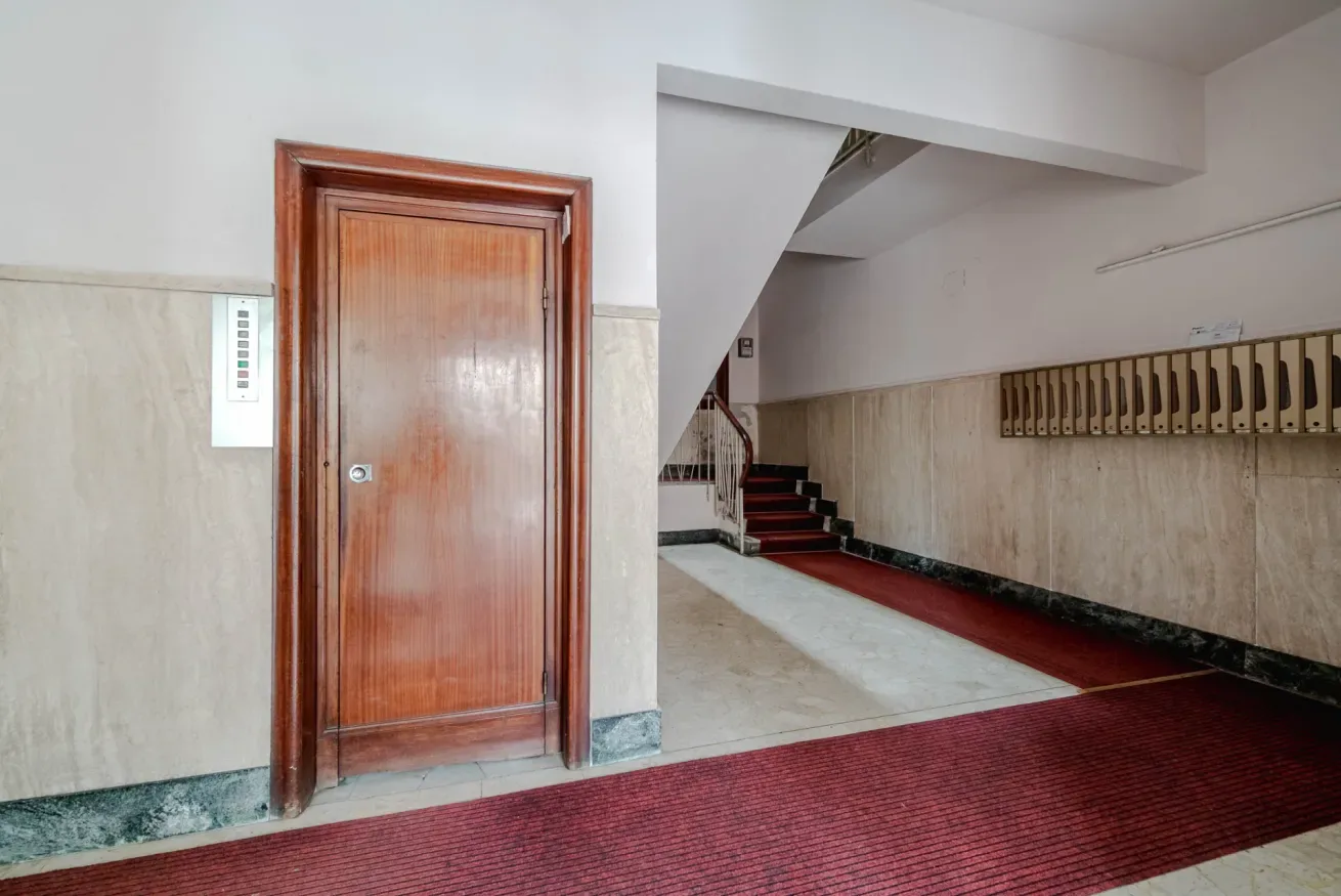GuestHost - Sturla Cozy Flat with Private Parking