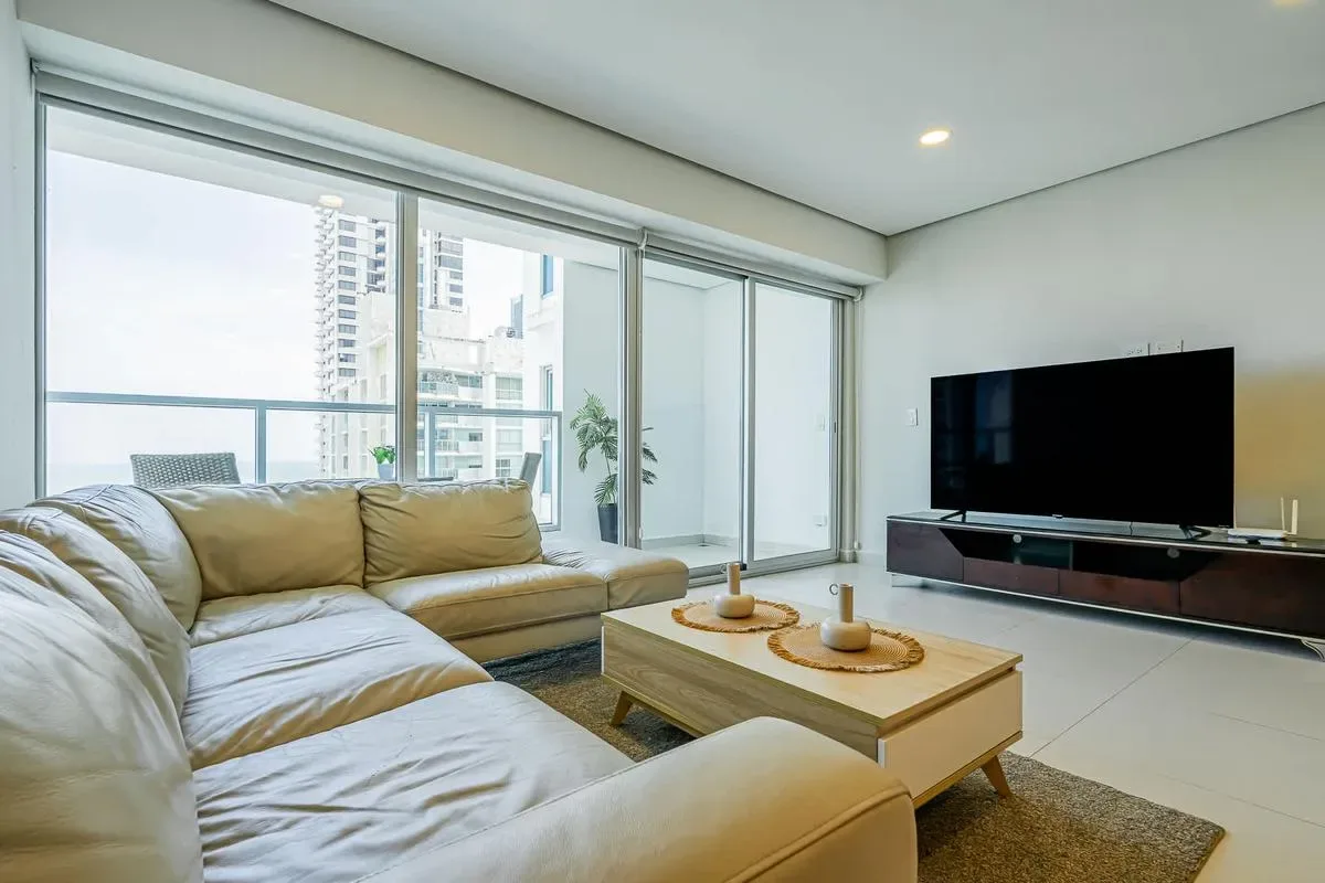 Deluxe 2BR in Costa del Este w/ Balcony