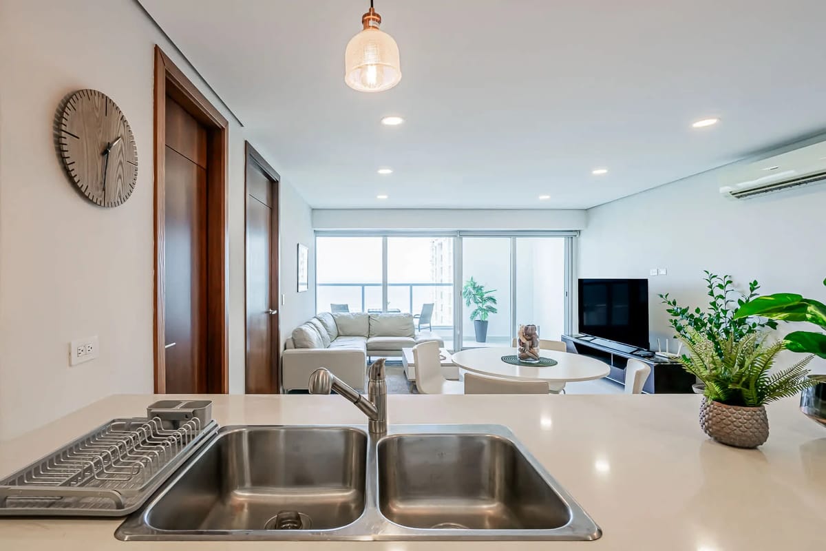 Deluxe 2BR in Costa del Este w/ Balcony