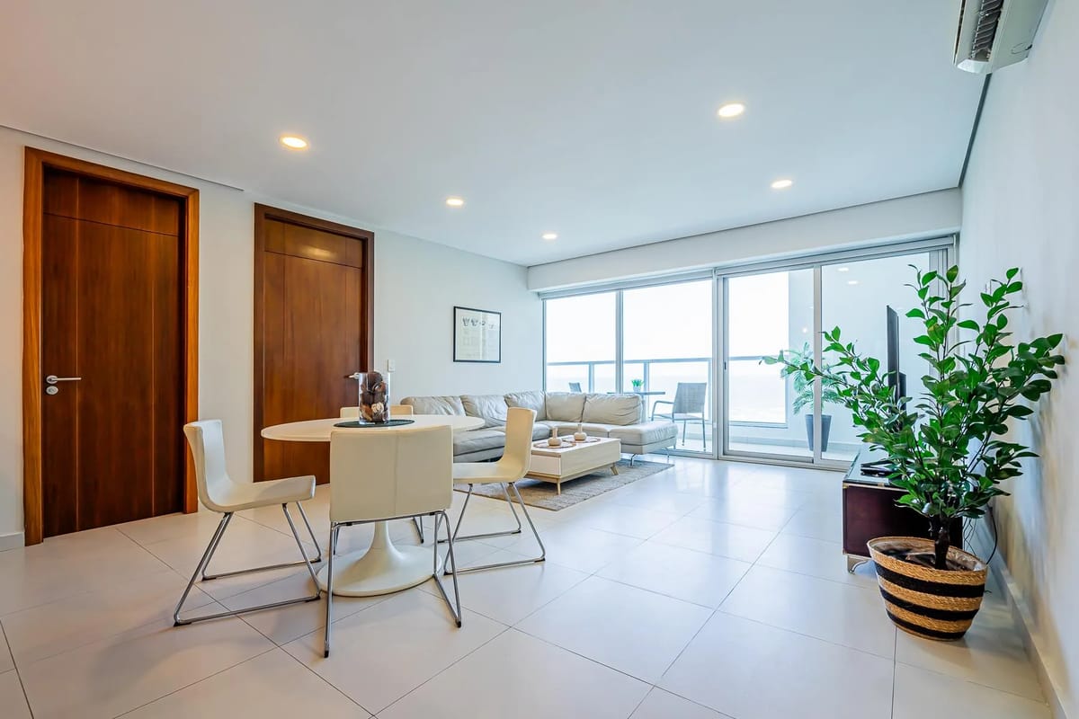 Deluxe 2BR in Costa del Este w/ Balcony