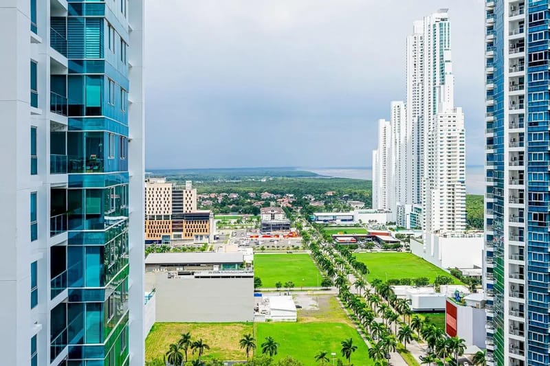 Deluxe 2BR in Costa del Este w/ Balcony