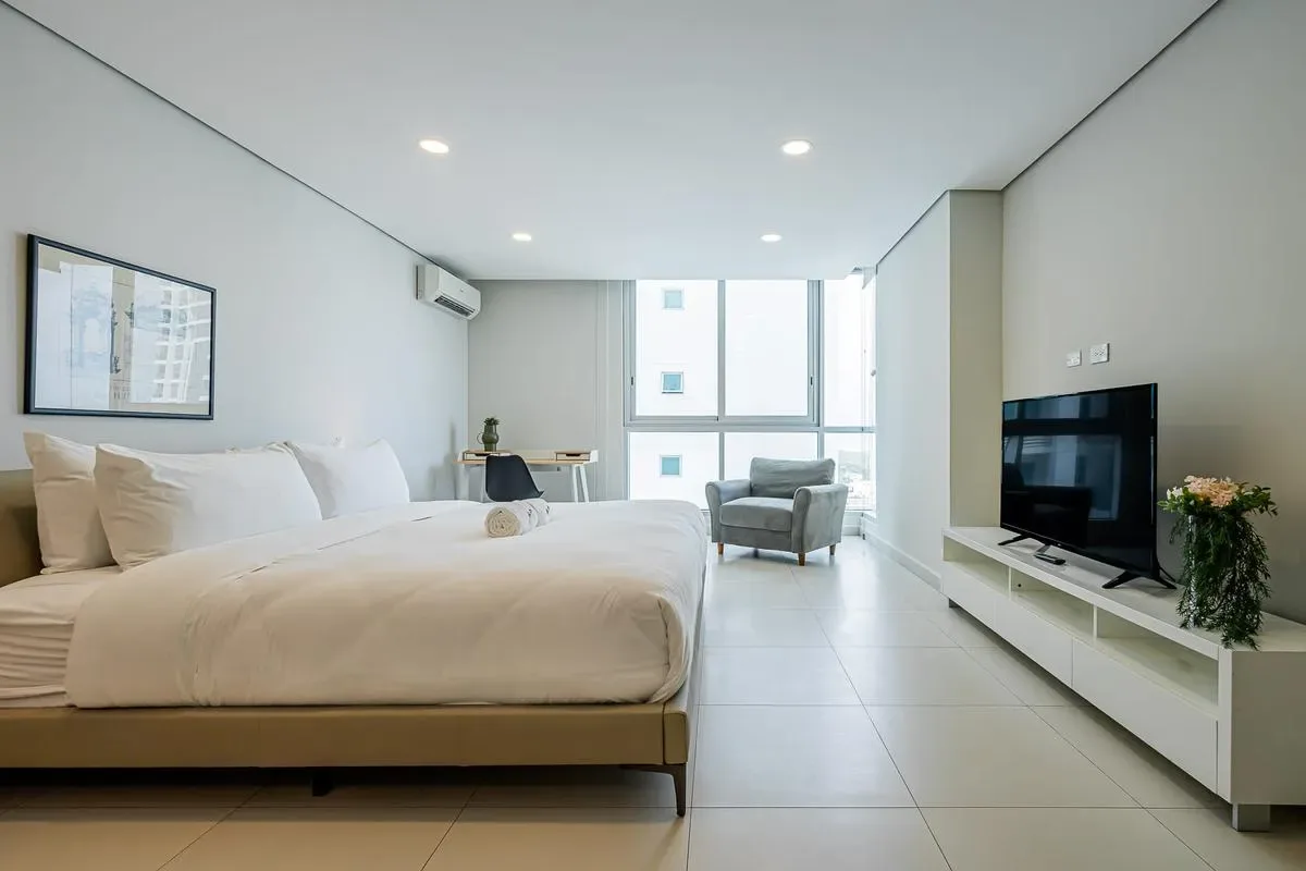 Deluxe 2BR in Costa del Este w/ Balcony