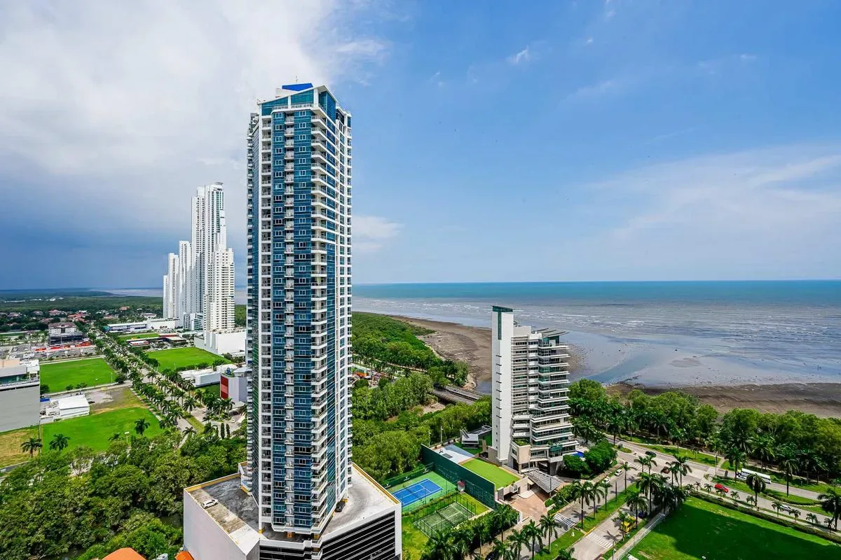 Deluxe 2BR in Costa del Este w/ Balcony