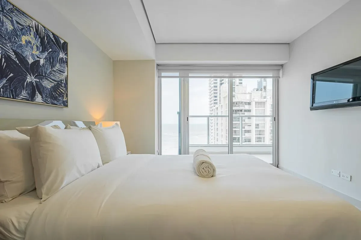 Deluxe 2BR in Costa del Este w/ Balcony