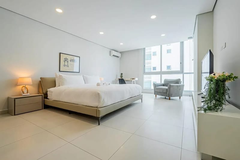 Deluxe 2BR in Costa del Este w/ Balcony