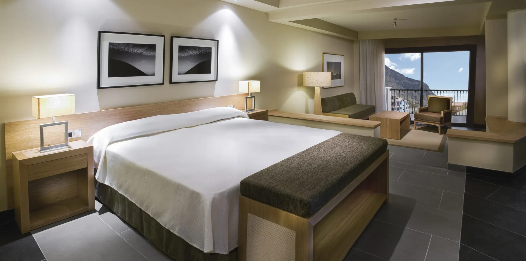 Junior Suite with side sea view