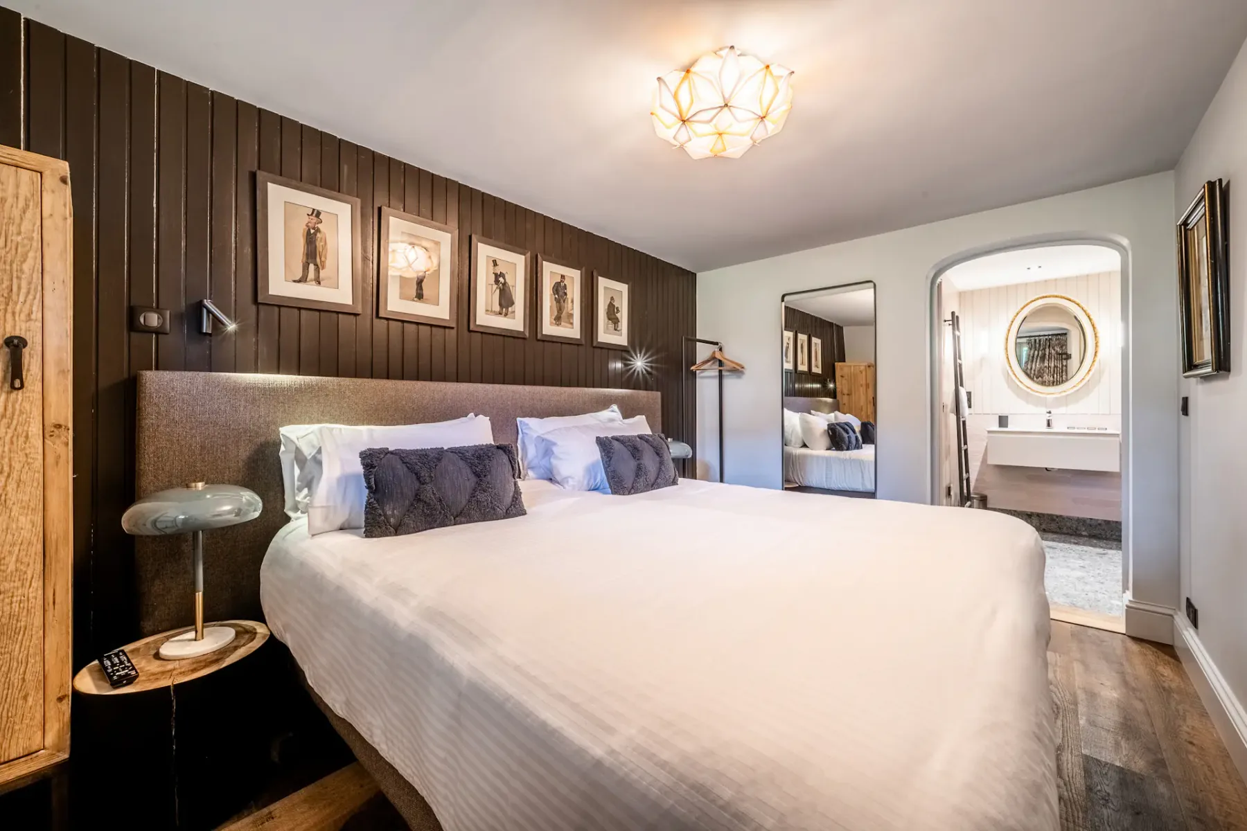 Dormitorio doble de lujo con baño privado del chalet familiar La Rose en Clairiere, Morzine
