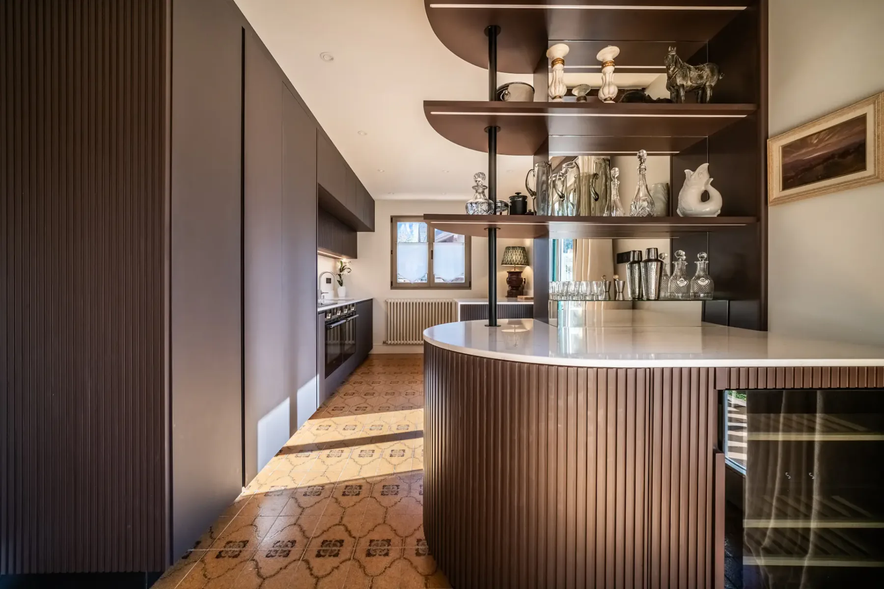 Cocina de diseño contemporáneo del chalet familiar La Rose en Clairiere, Morzine