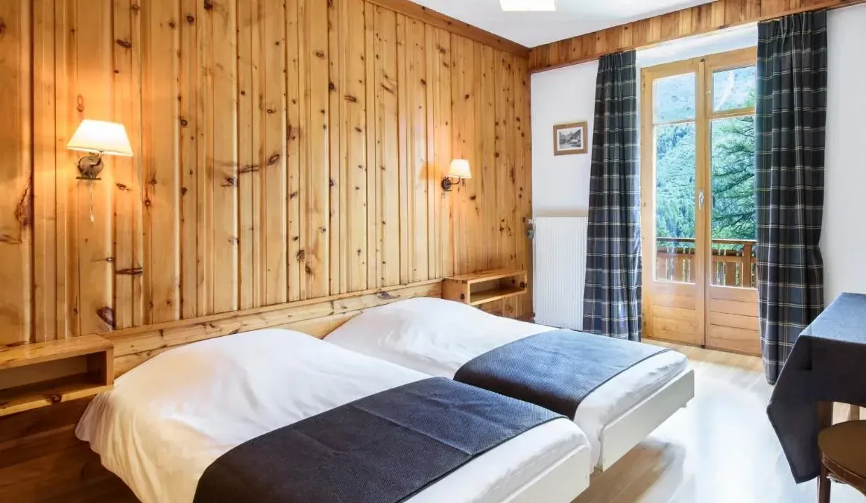 Room with private balcony facing Mont-Collon