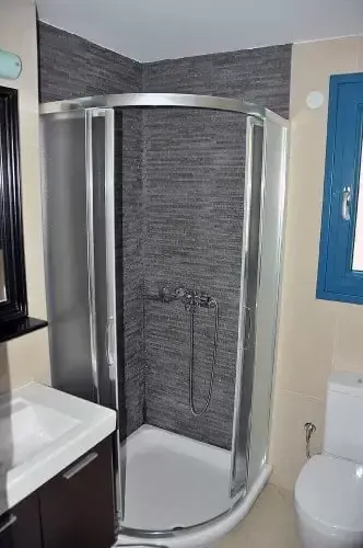 Habitación de hotel con baño privado