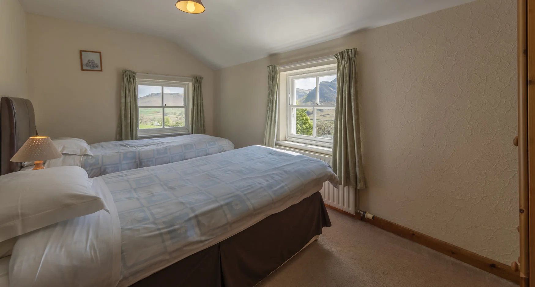 Dormitorio con dos camas individuales de la casa rural