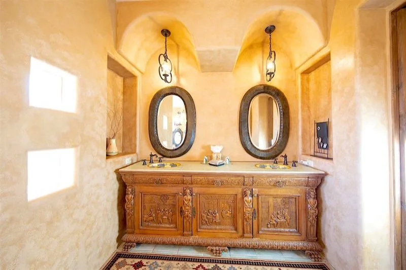 Mueble de doble lavabo de Twin Kyody con espejos ovalados