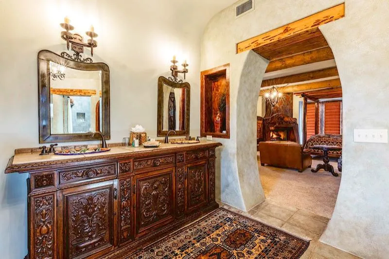 Mueble de baño de madera tallada en Sagebrush