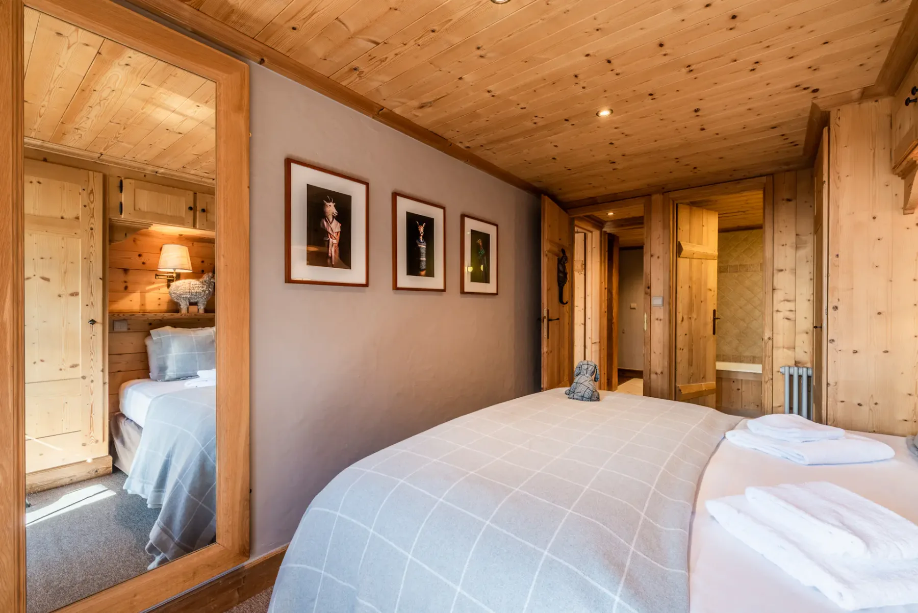 Large double ensuite bedroom family apartment Garapa Morzine