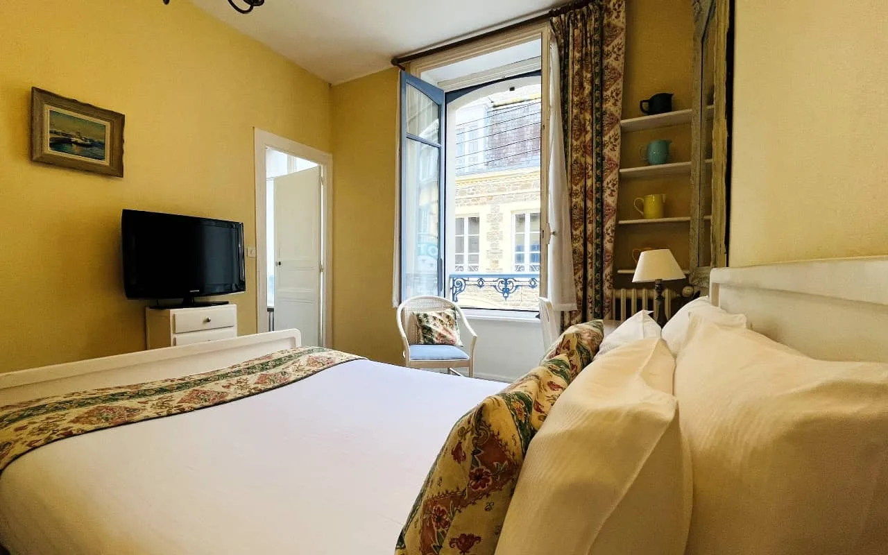 Habitación con vistas a la calle