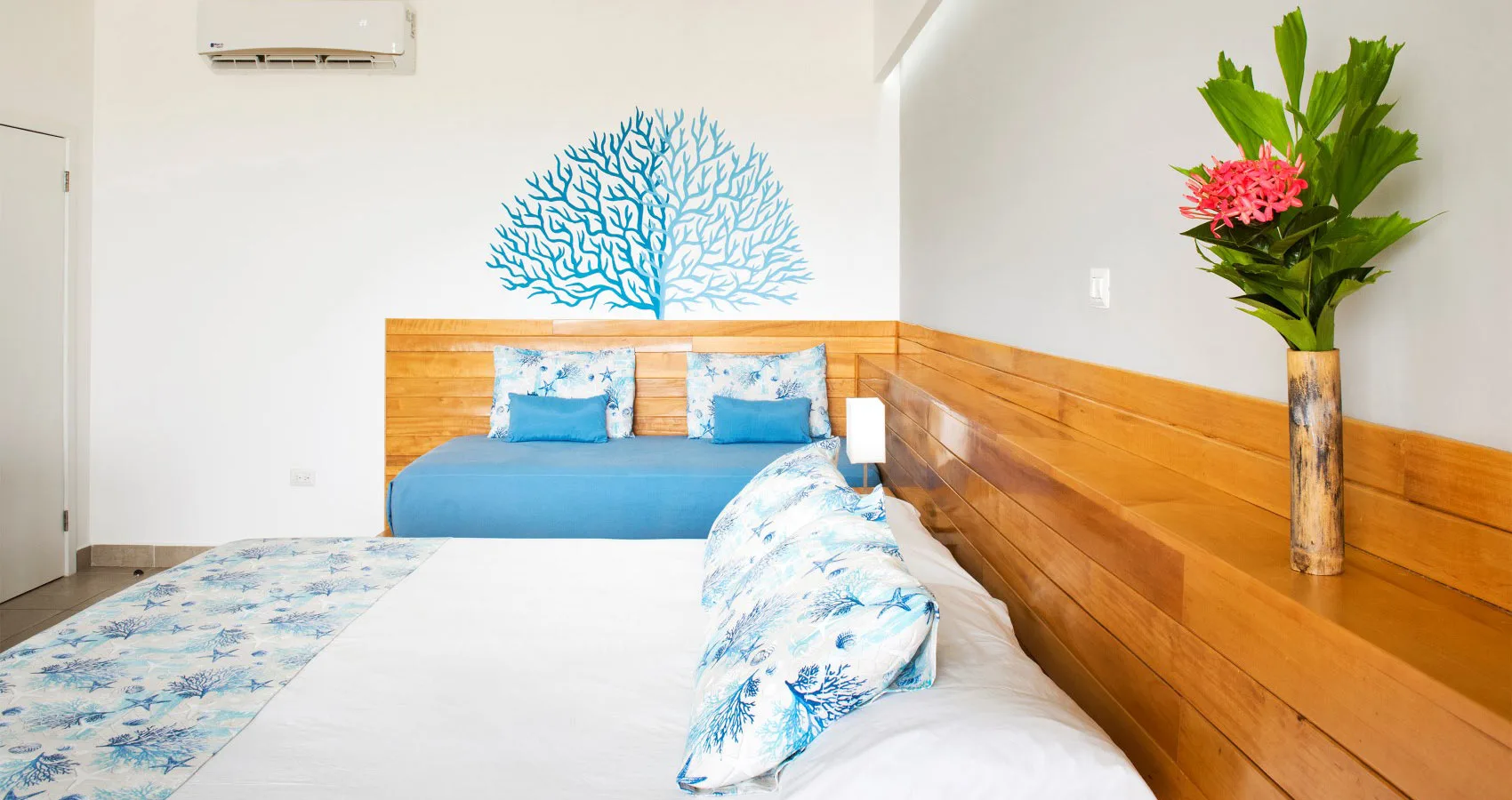 King room bed