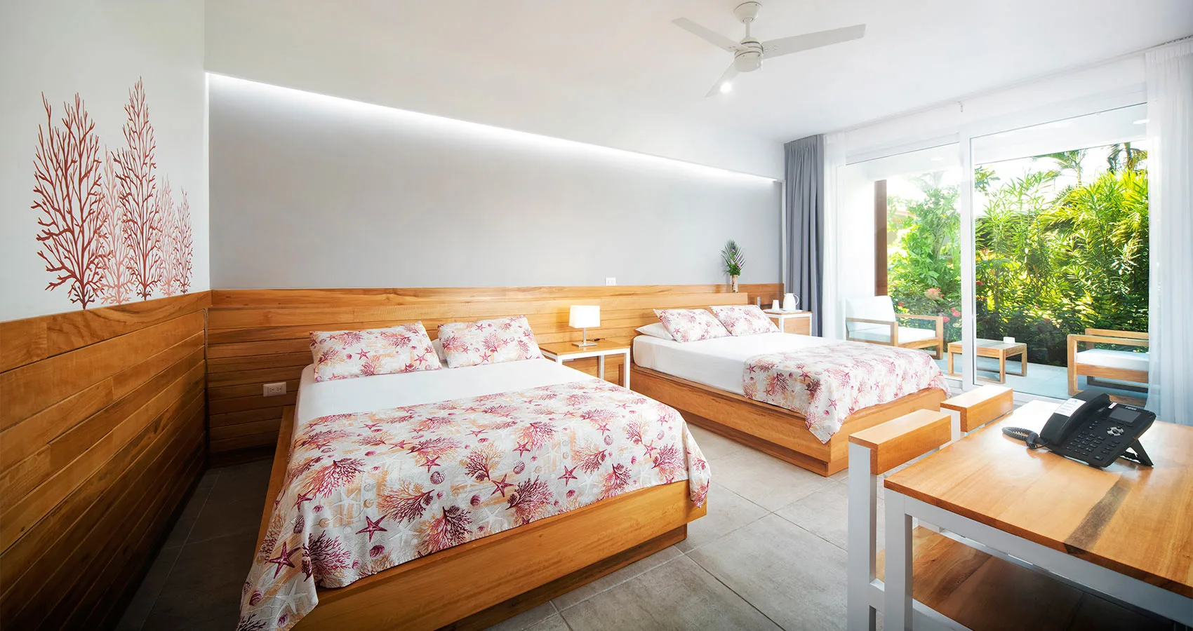 Queen room