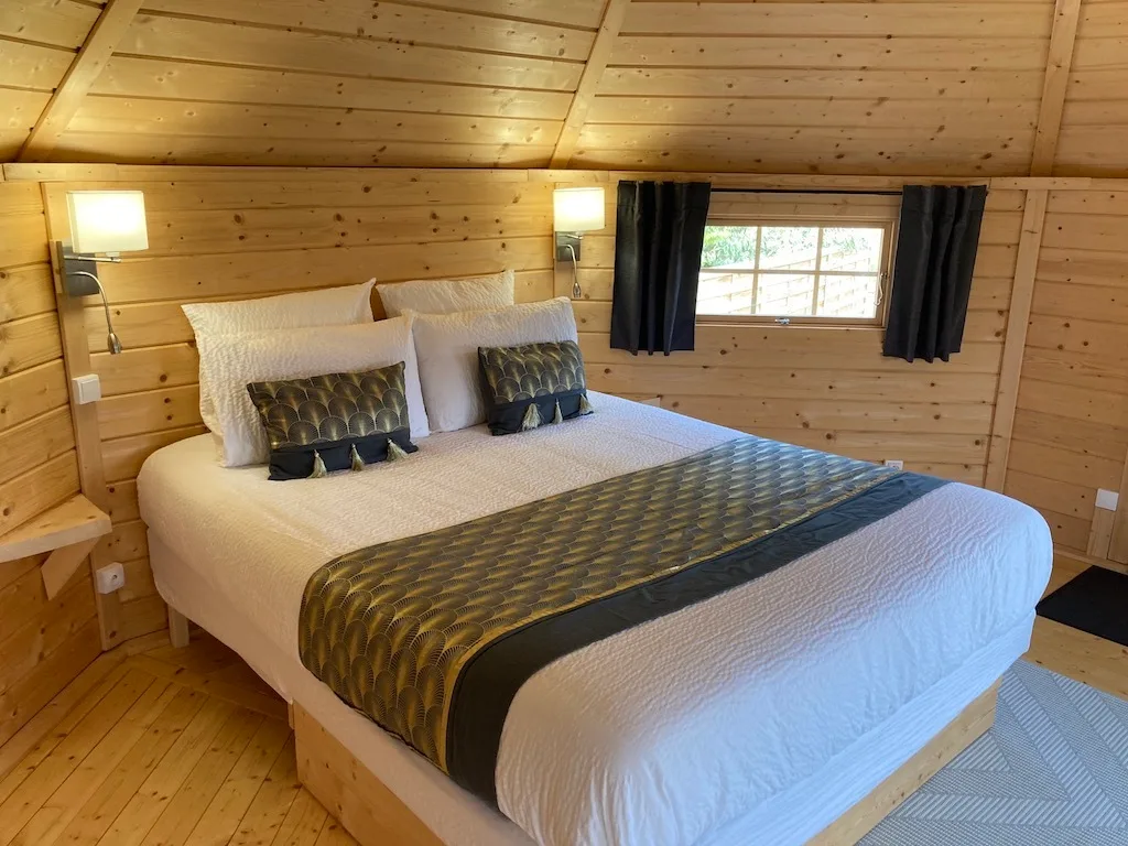 Bed in the Kota Lavours