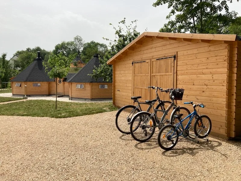 Outdoor two-wheel vehicle garage