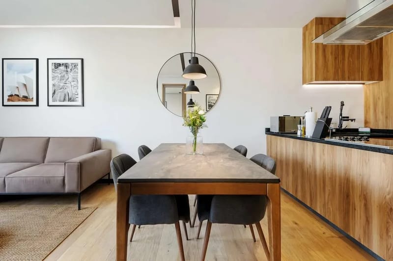 Deluxe 1BR with Elegant Balcony in Roma Nte