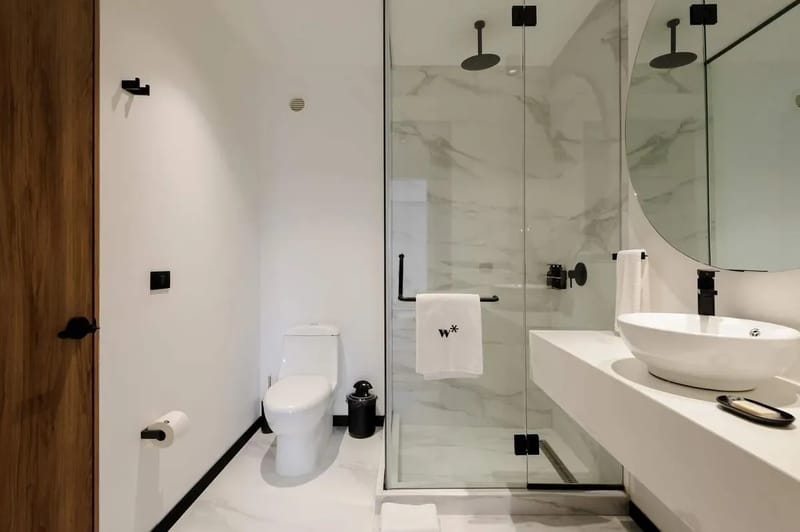 Deluxe 1BR with Elegant Balcony in Roma Nte