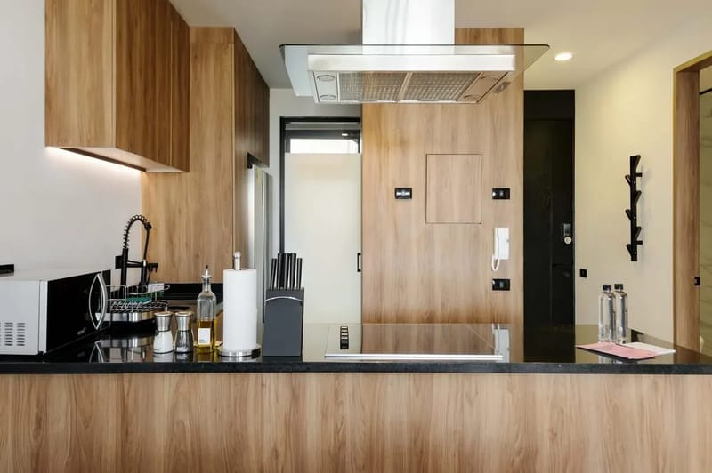 Deluxe 1BR with Elegant Balcony in Roma Nte