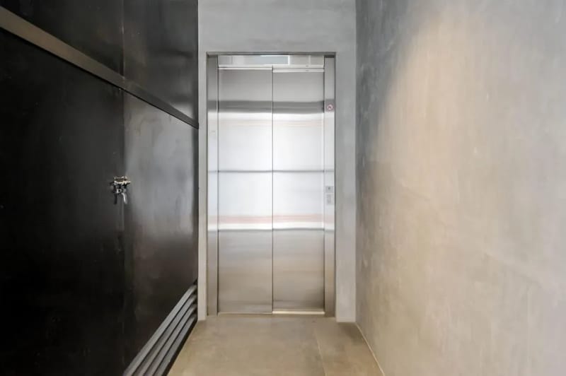 Deluxe 1BR with Elegant Balcony in Roma Nte