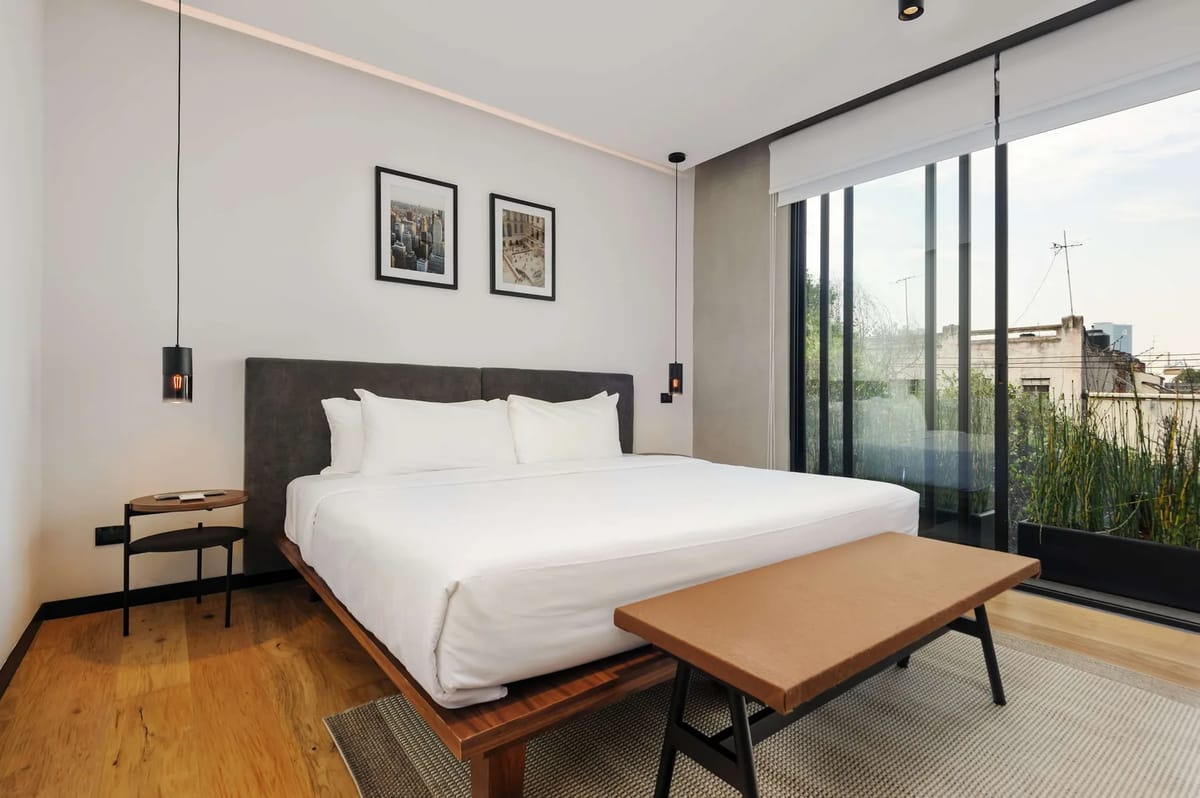 Deluxe 1BR with Elegant Balcony in Roma Nte