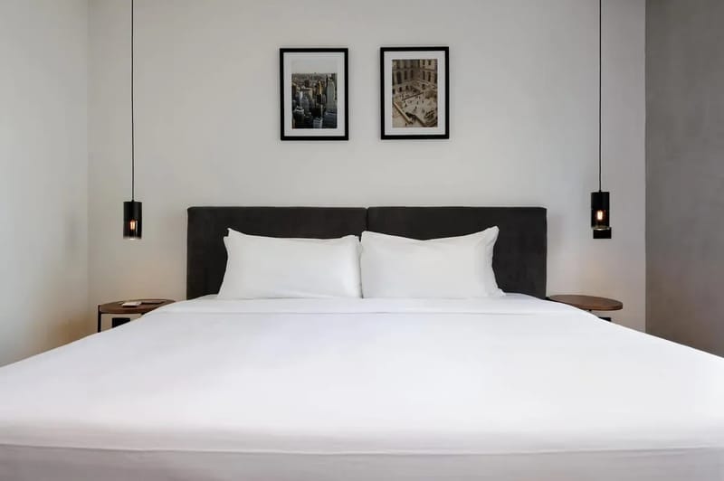 Deluxe 1BR with Elegant Balcony in Roma Nte