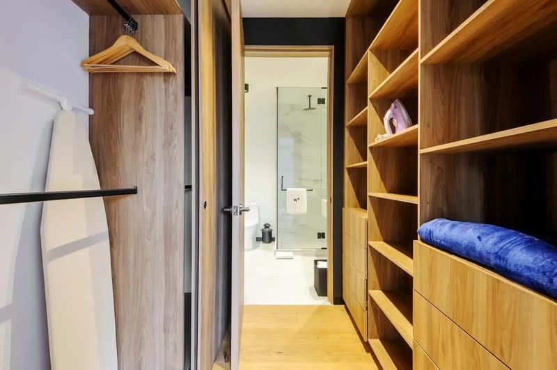 Deluxe 1BR with Elegant Balcony in Roma Nte