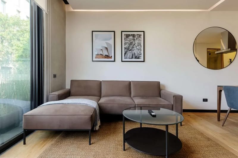 Deluxe 1BR with Elegant Balcony in Roma Nte