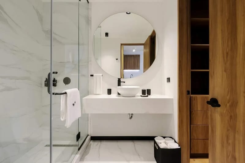 Deluxe 1BR with Elegant Balcony in Roma Nte