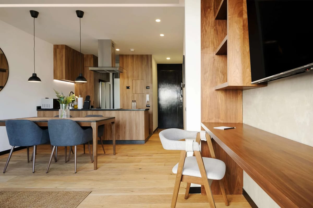Deluxe 1BR with Elegant Balcony in Roma Nte
