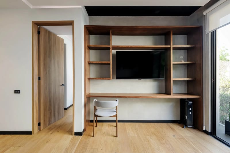 Deluxe 1BR with Elegant Balcony in Roma Nte