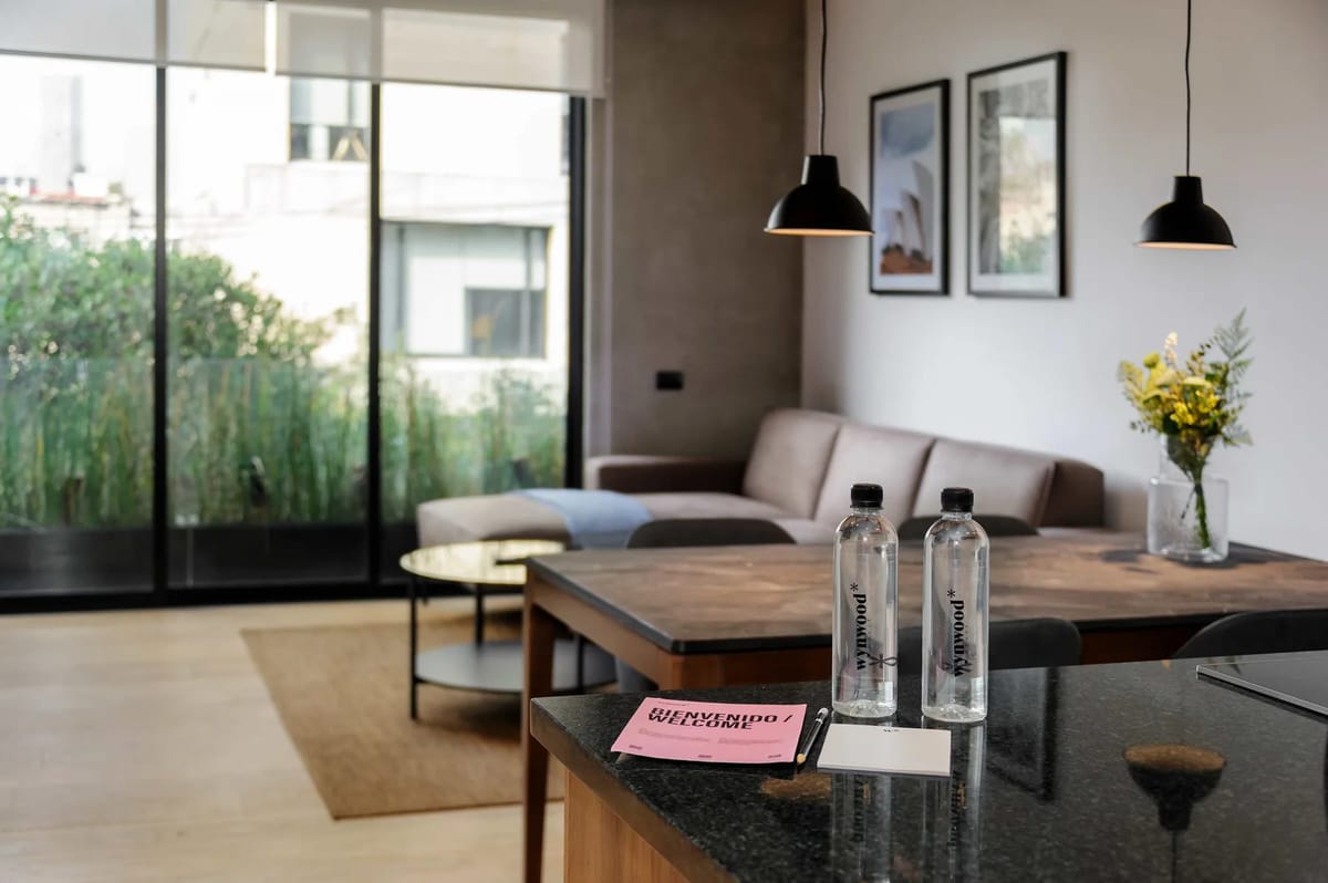 Deluxe 1BR with Elegant Balcony in Roma Nte