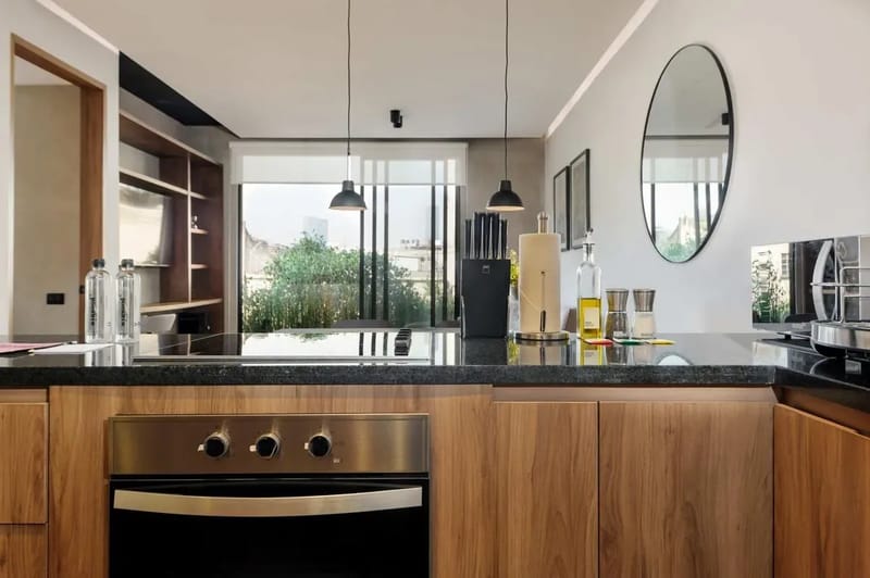 Deluxe 1BR with Elegant Balcony in Roma Nte