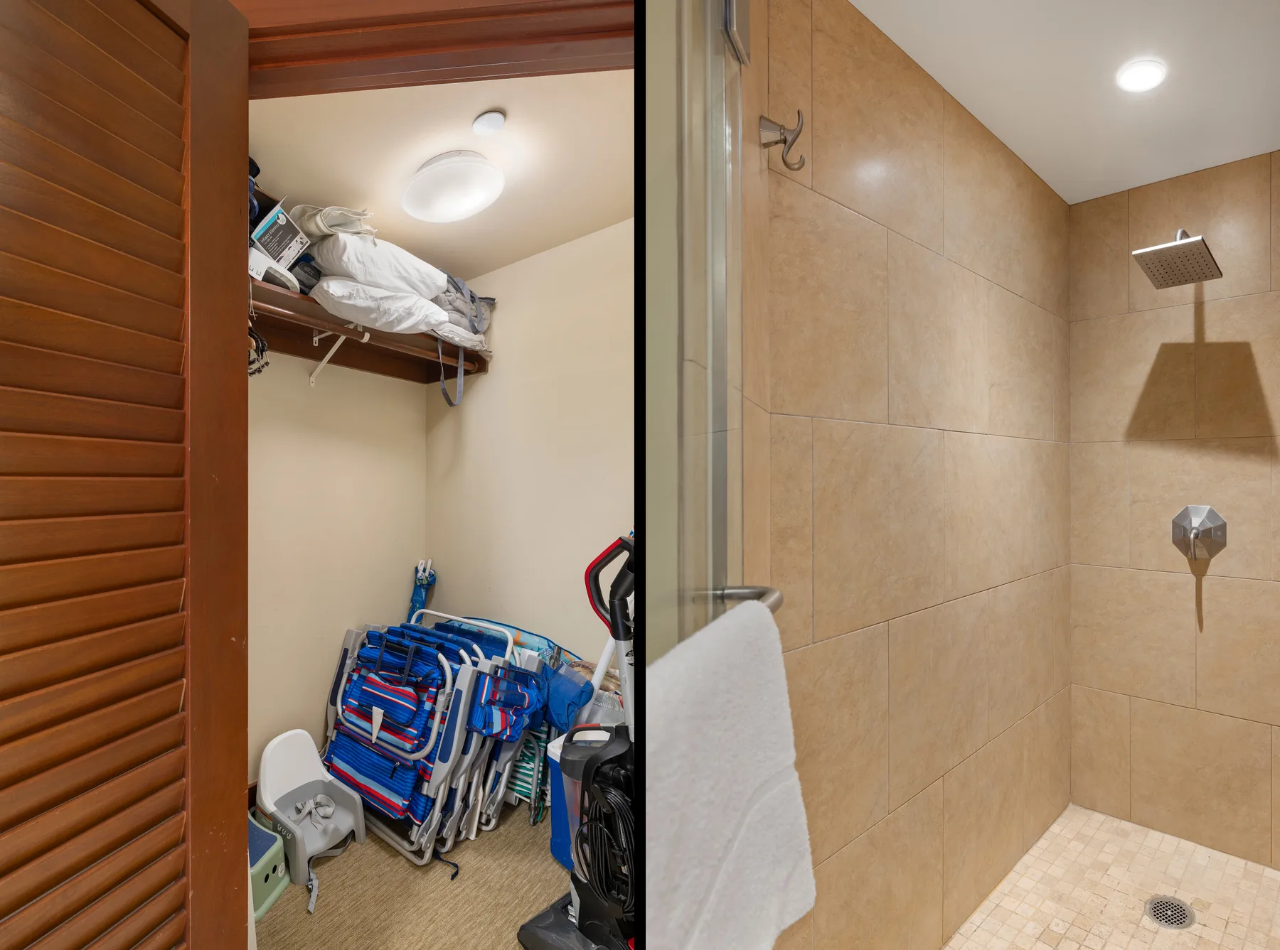Un armario de almacenamiento con equipo plegado está junto a una ducha revestida de azulejos.