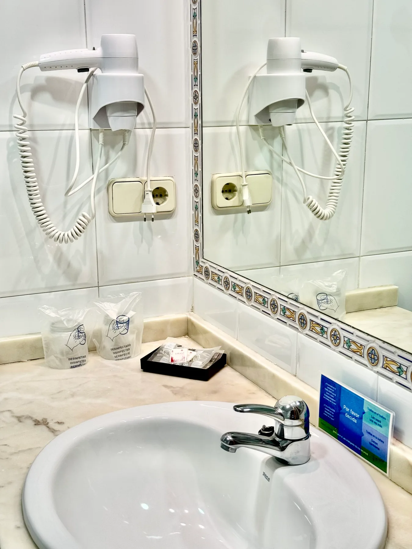 Hotel La Rivera room