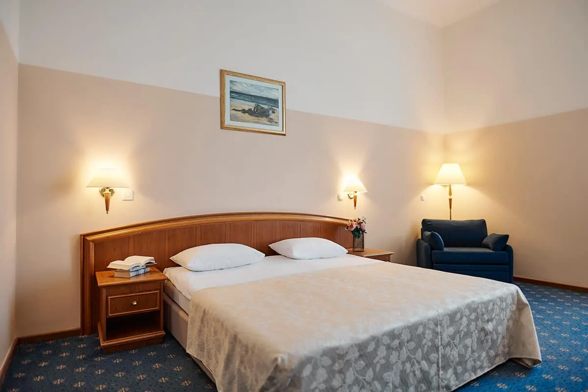 Double or twin room with sea view and balcony