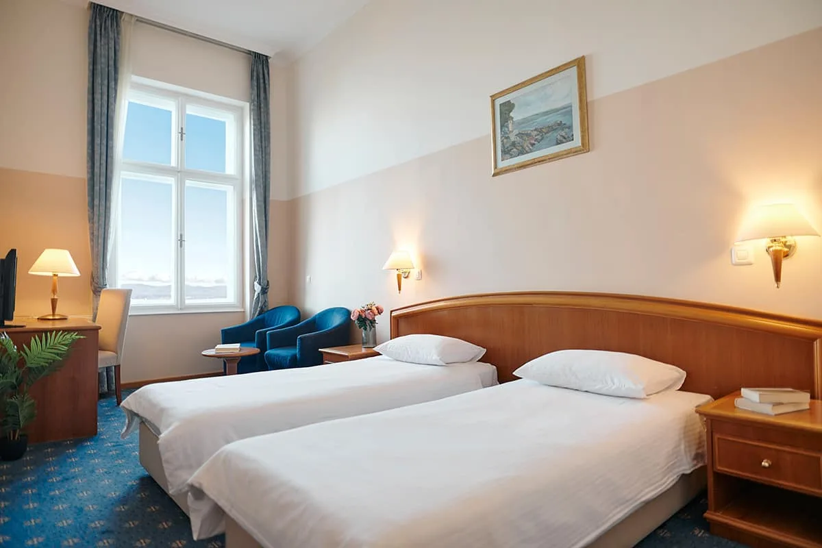 Double or twin room with sea view