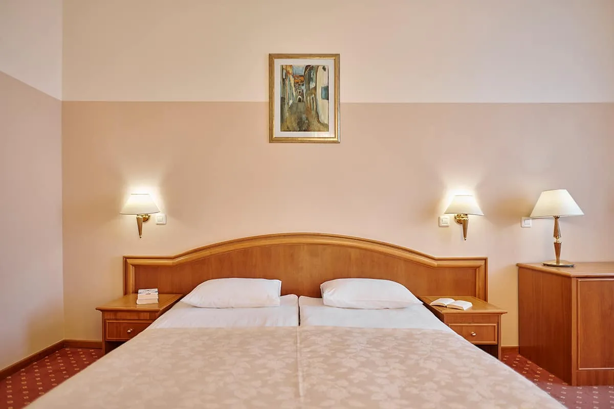 Double or twin room with sea view and balcony