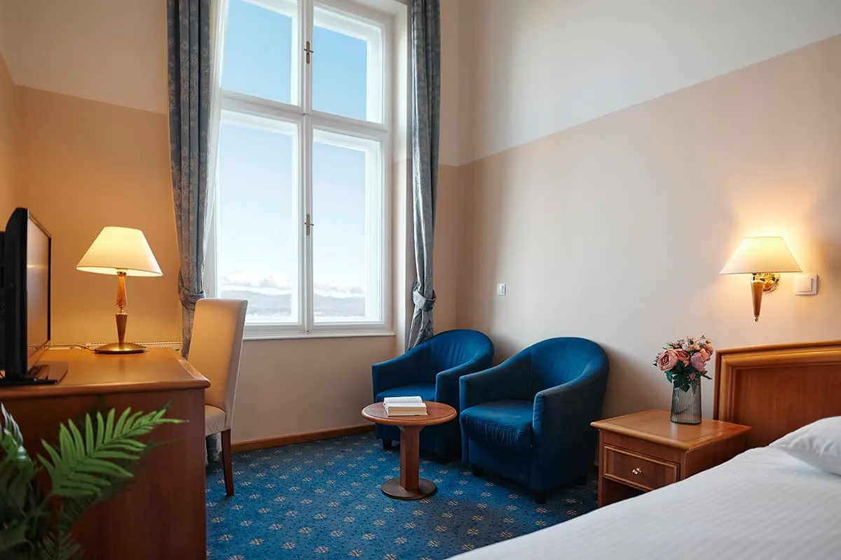 Double or twin room with sea view