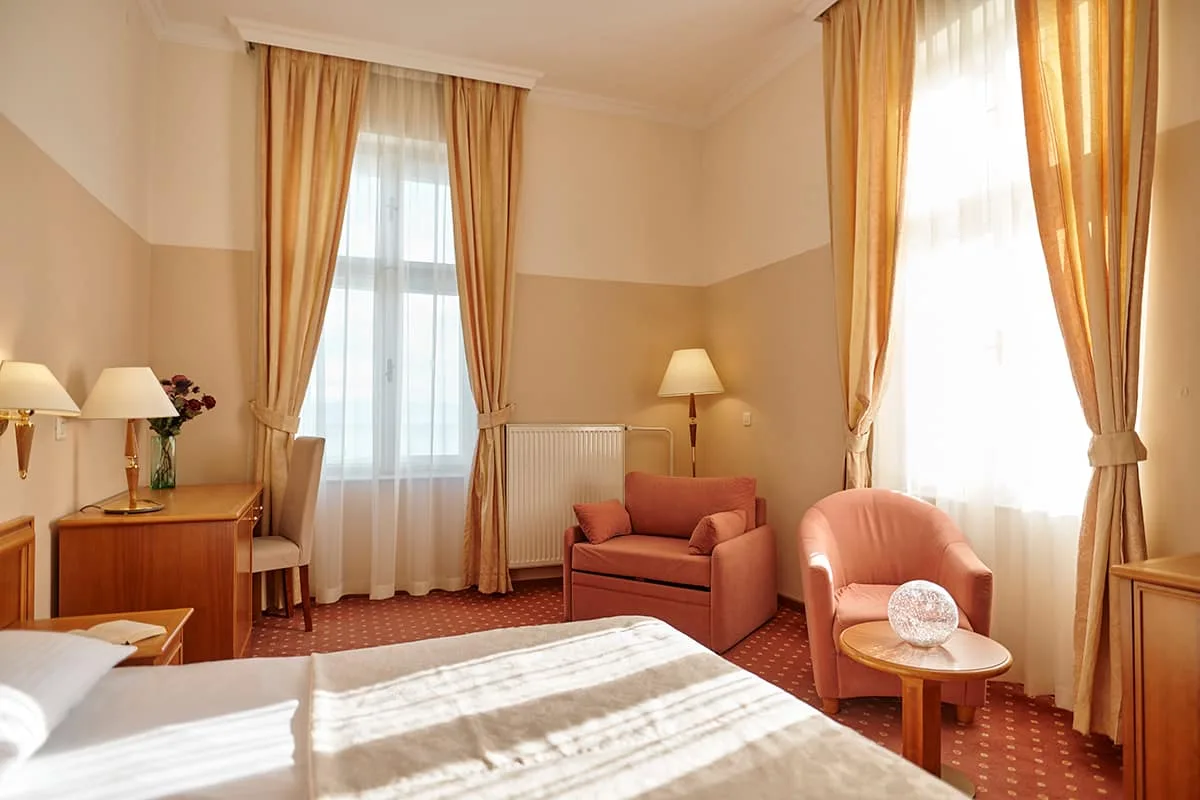 Double or twin room with sea view and balcony