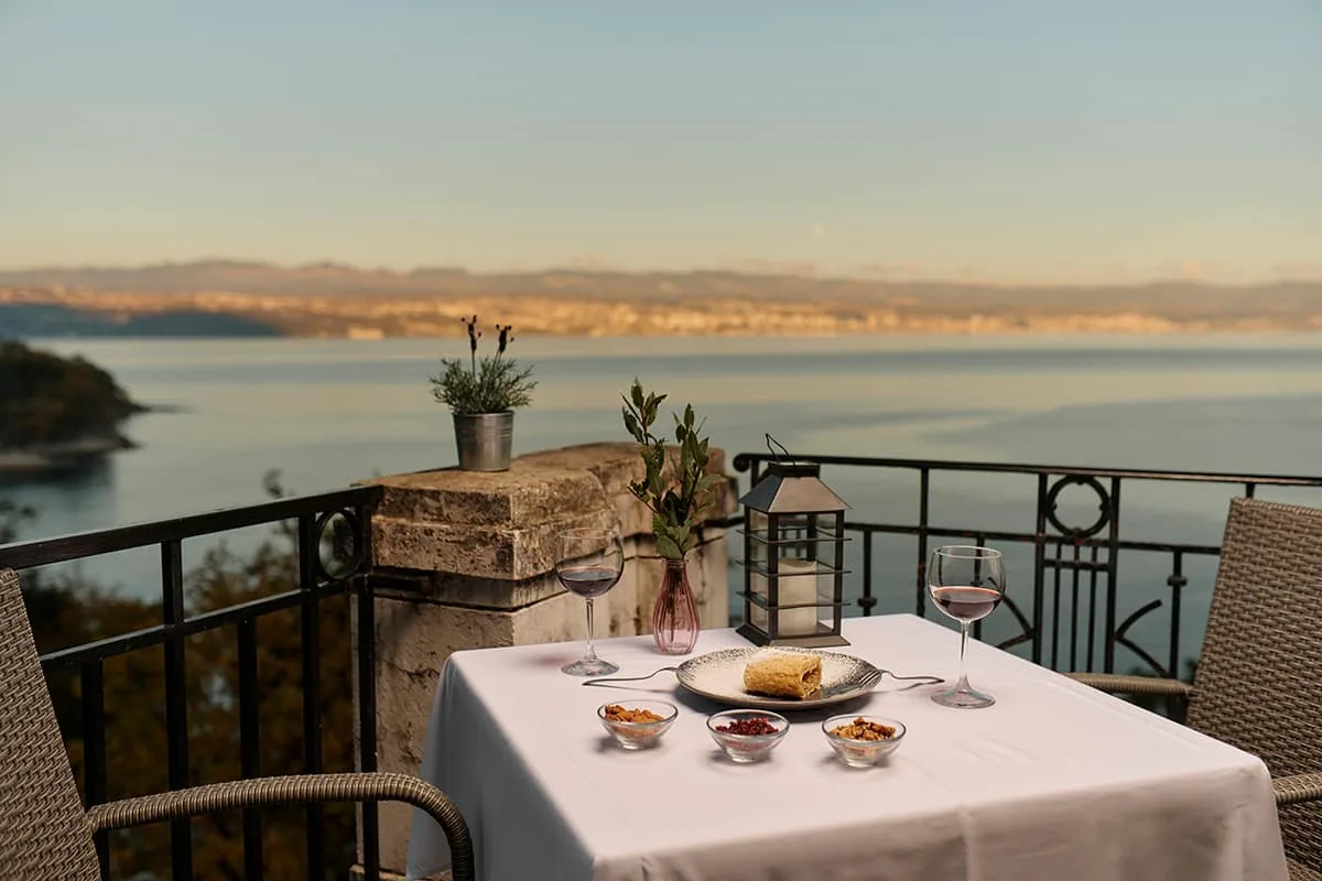 Double or twin room with sea view and balcony