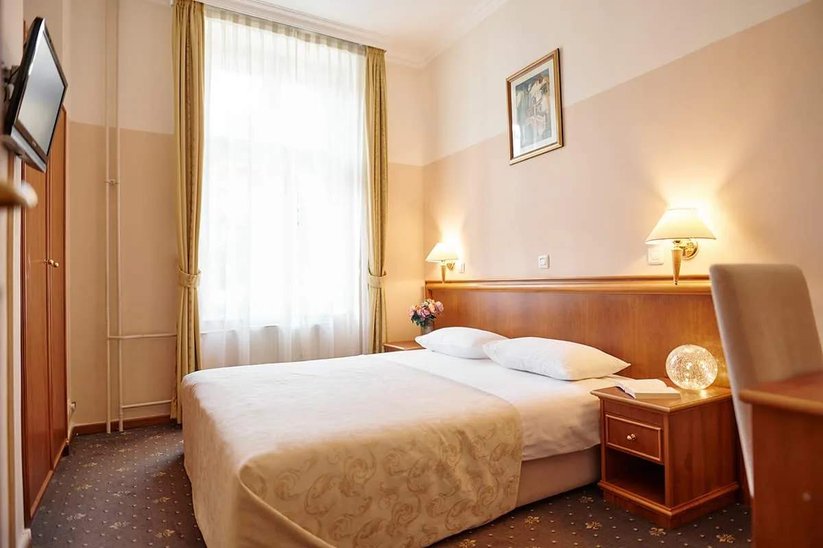 Double or twin room with sea view