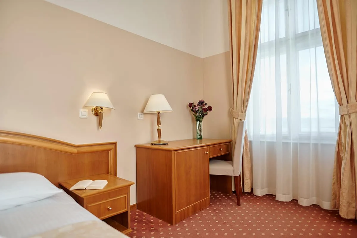 Double or twin room with sea view