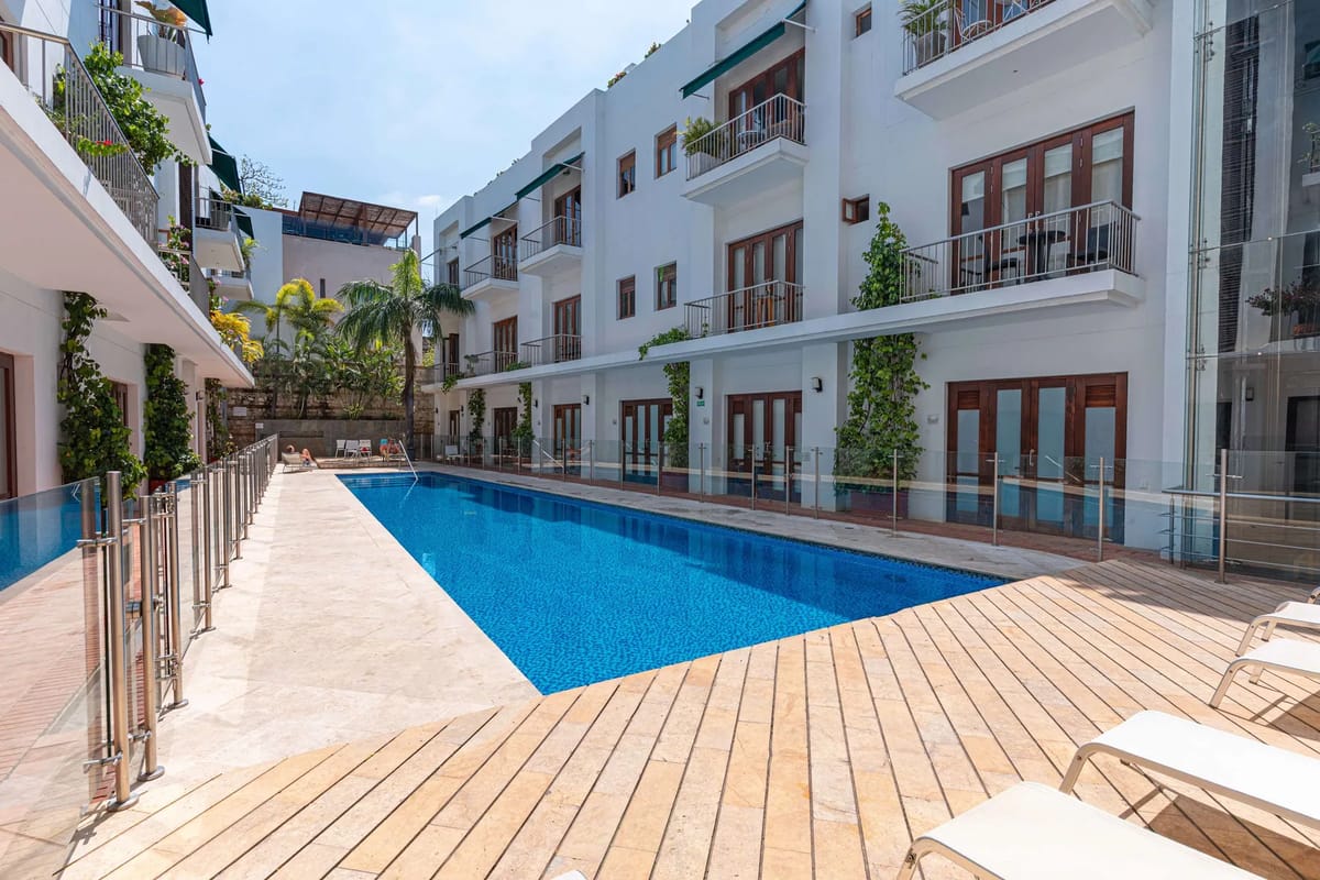 Luxury 2BR w/ AC in Ciudad Amurallada