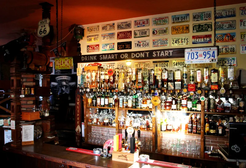 Bar / Whisky Pub