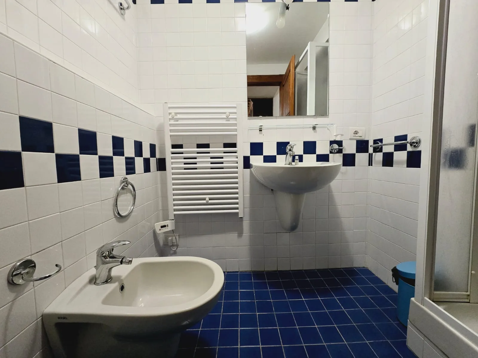 Three-room apartment bathroom
