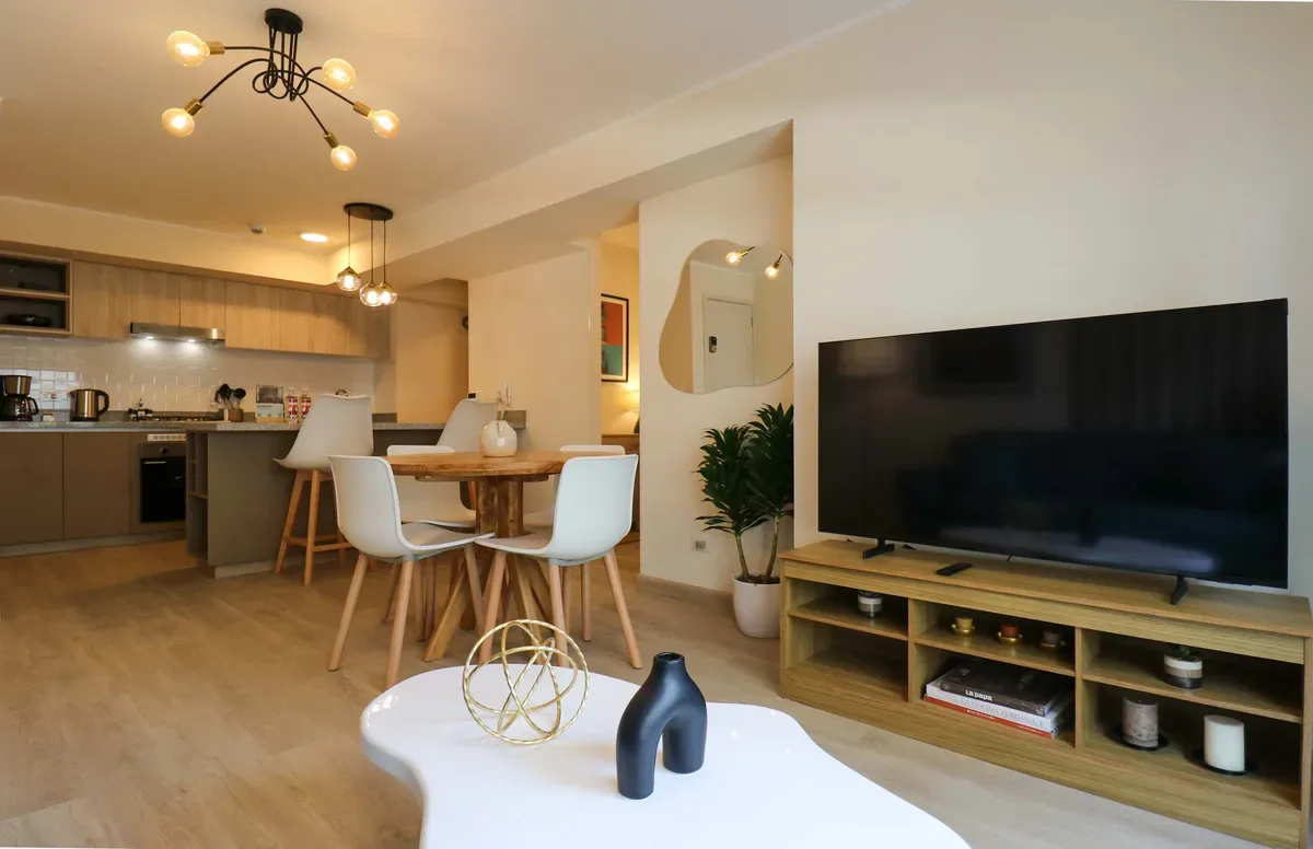 Engaging 2BR w/ Balcony in Miraflores